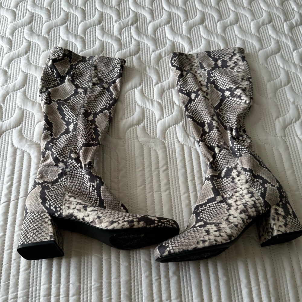 Pre owned- Steve Madden Snake Print Mid-Calf Block Heel Boots - Black & Cream